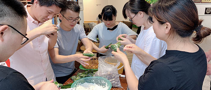 企業(yè)文化丨2019年端午節包粽子